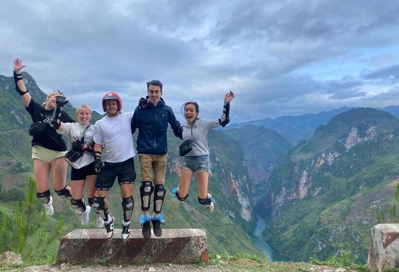 Bong Hostel Ha Giang Loop