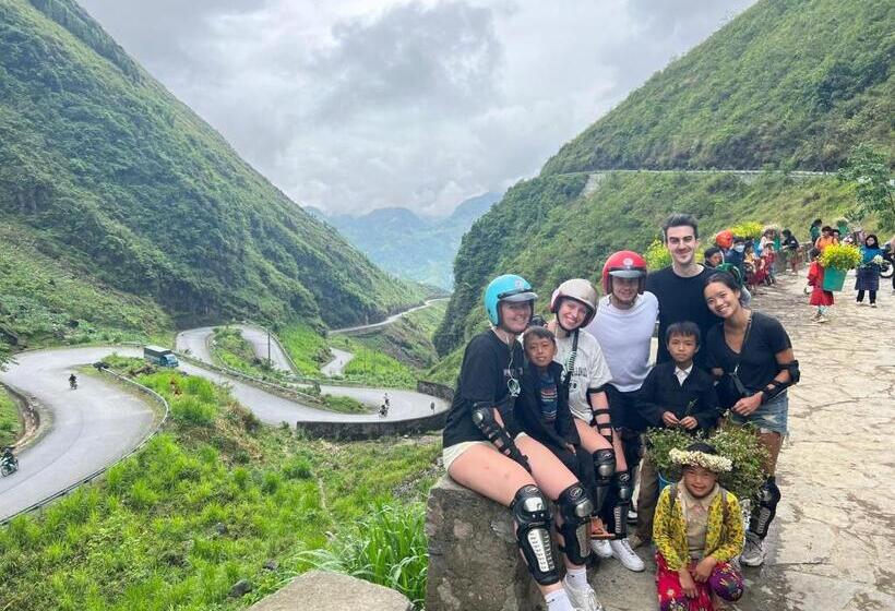 Bong Hostel Ha Giang Loop