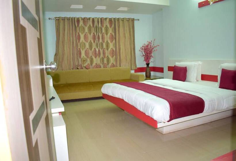 فندق Ashapura Palace By Sky Stays