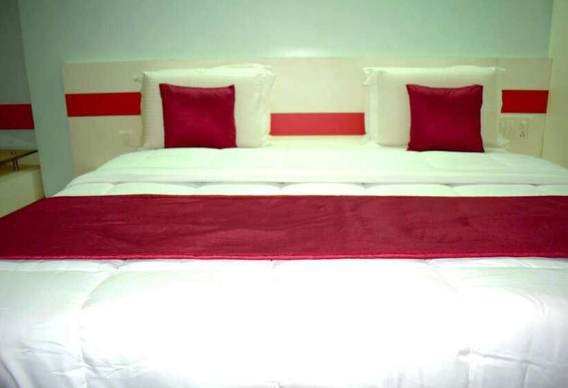 فندق Ashapura Palace By Sky Stays