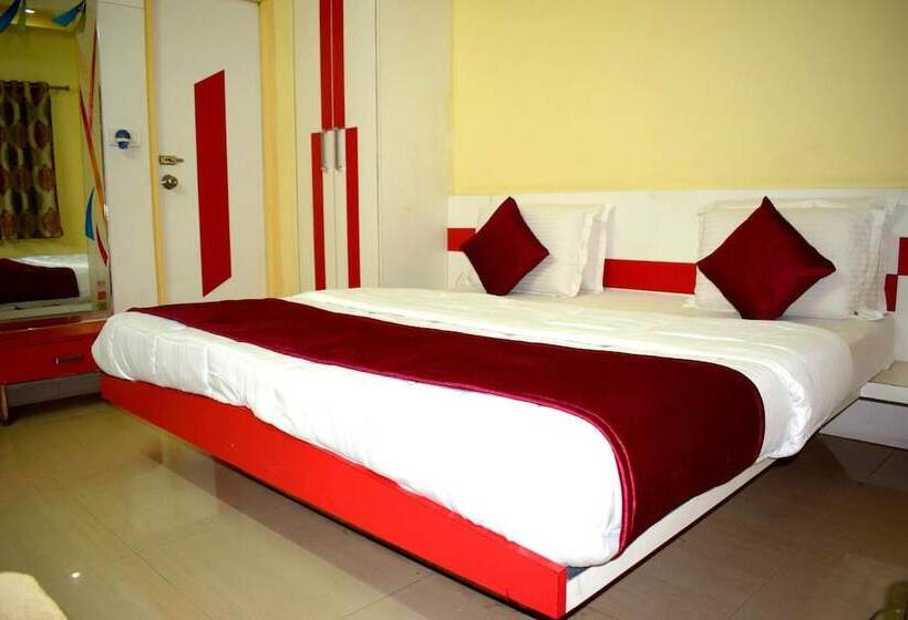 فندق Ashapura Palace By Sky Stays