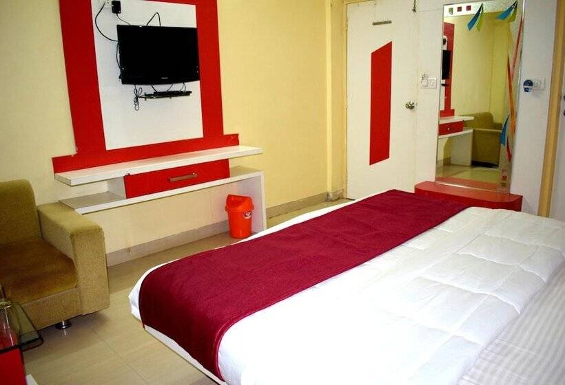 فندق Ashapura Palace By Sky Stays