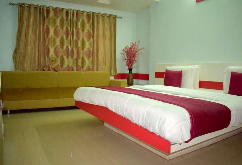 فندق Ashapura Palace By Sky Stays