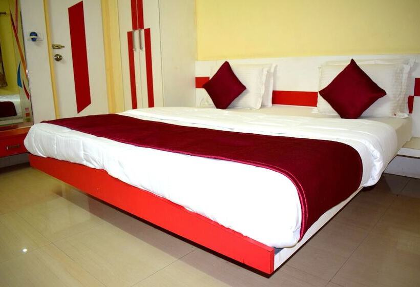 فندق Ashapura Palace By Sky Stays