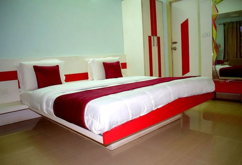 فندق Ashapura Palace By Sky Stays