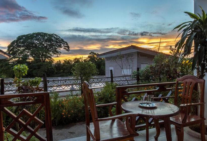 בית מלון כפרי Baba Guesthouse