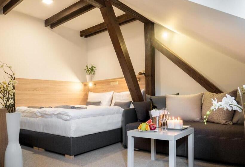 هتل Club Apartments