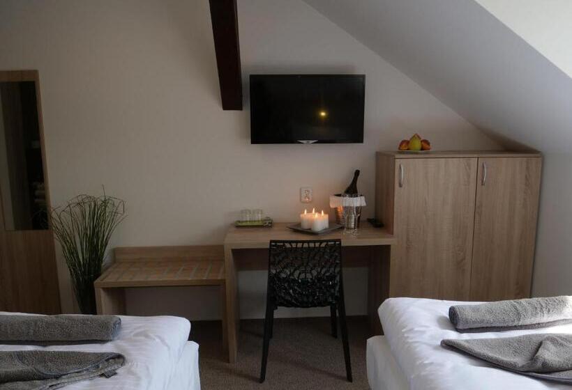 هتل Club Apartments