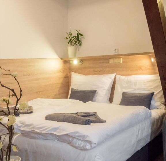 هتل Club Apartments