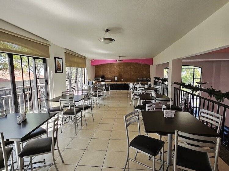 בית מלון כפרי Ejecutivo Aeropuerto