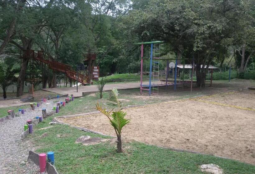 בית מלון כפרי El Tesoro