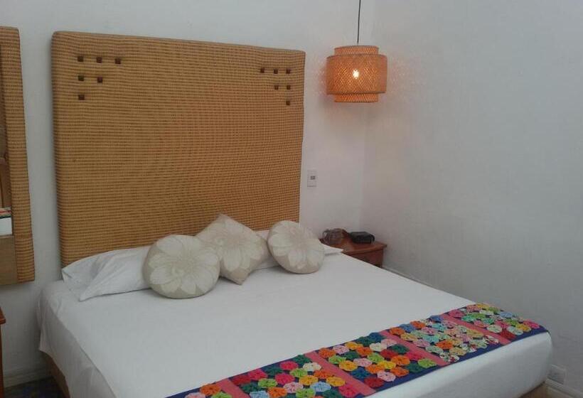 בית מלון כפרי El Tesoro