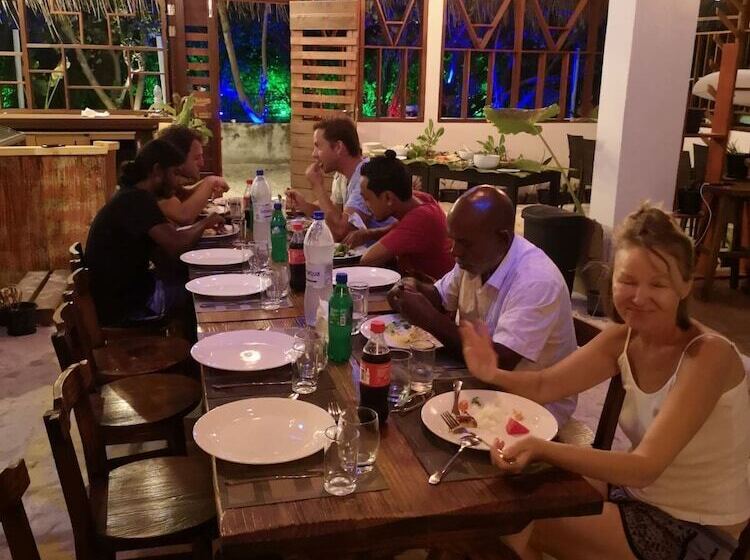 هتل Golhaa View Inn By Tes