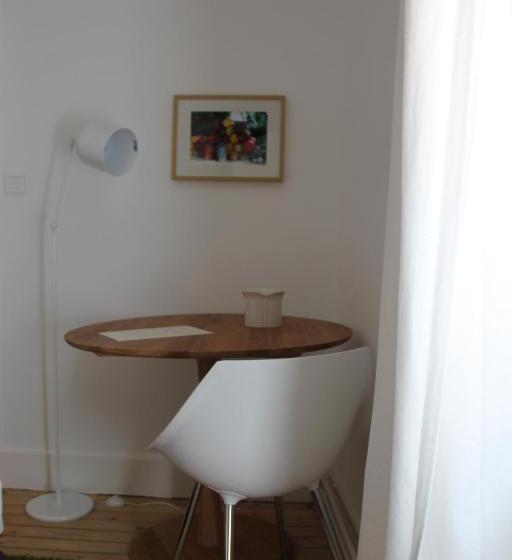 Отель Hôtel Courtille De Solutré