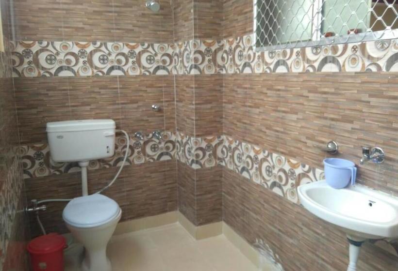 ホテル Kanpur Villa