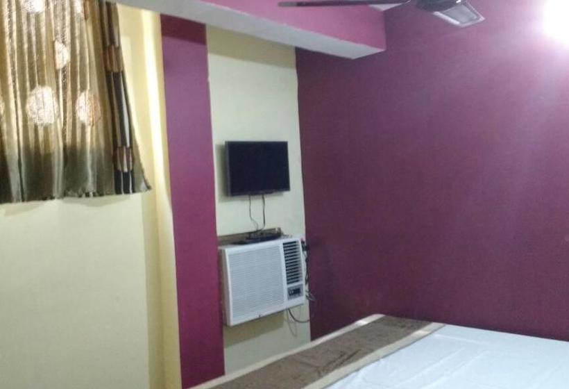 ホテル Kanpur Villa