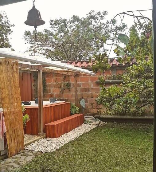 בית מלון כפרי Kantarrana Urbana Jardin