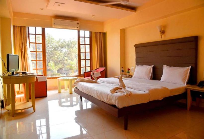 فندق Kohinoor Highway Resort