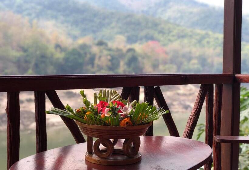 בית מלון כפרי Mekong Riverside Lodge