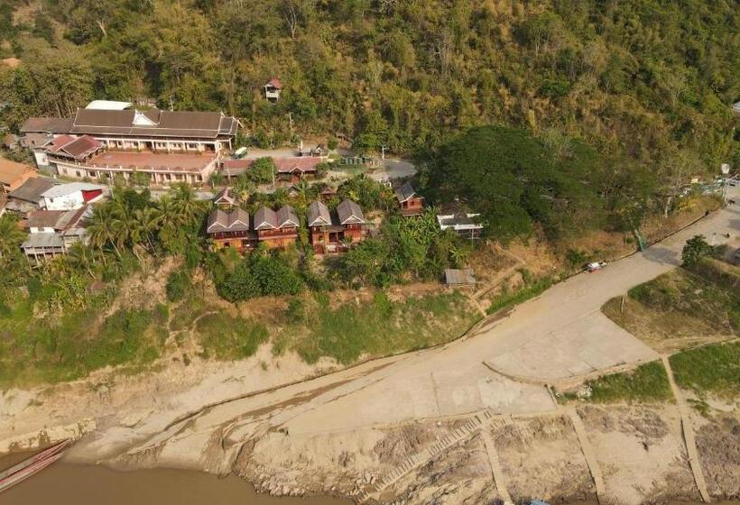 ホテル Mekong Riverside Lodge