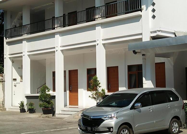 فندق Netral Jombang
