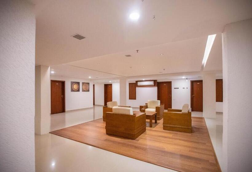 فندق Niya Regency