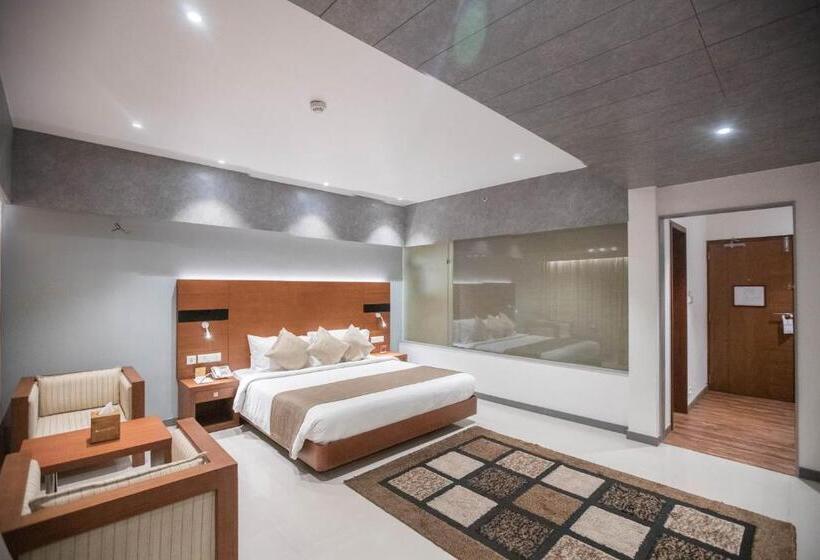 فندق Niya Regency