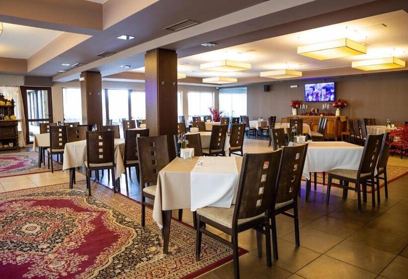 فندق Ostrova Holiday Village