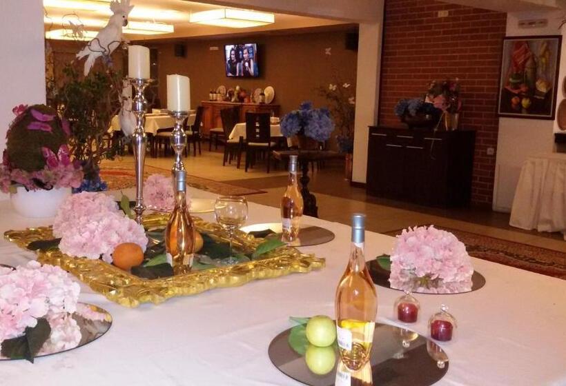 فندق Ostrova Holiday Village