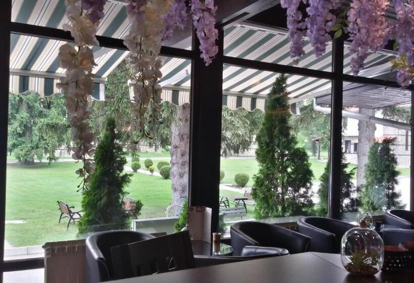 فندق Ostrova Holiday Village