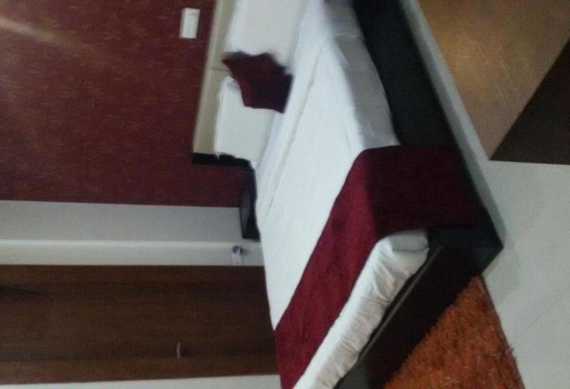 فندق Paras Residency