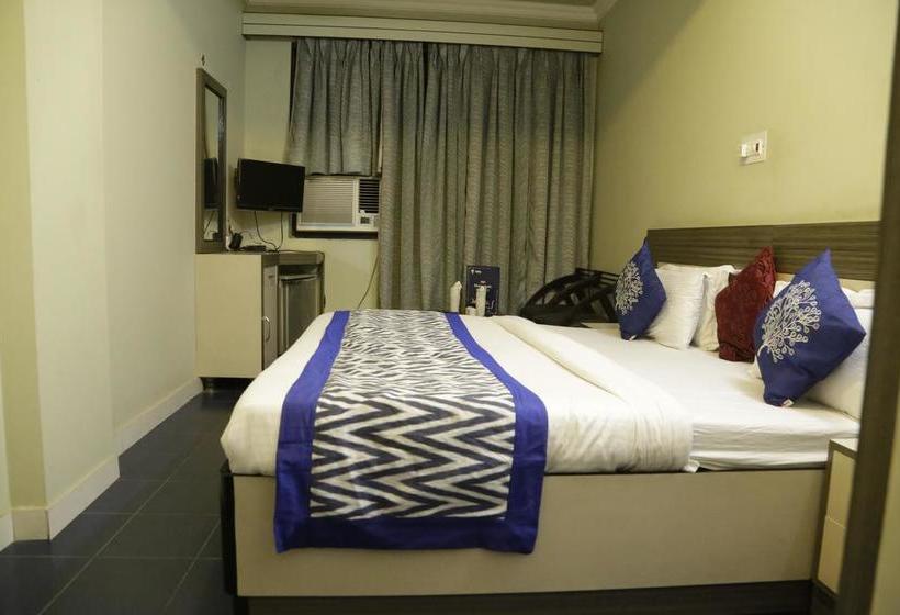 فندق Paras Residency