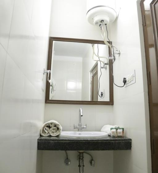 فندق Paras Residency