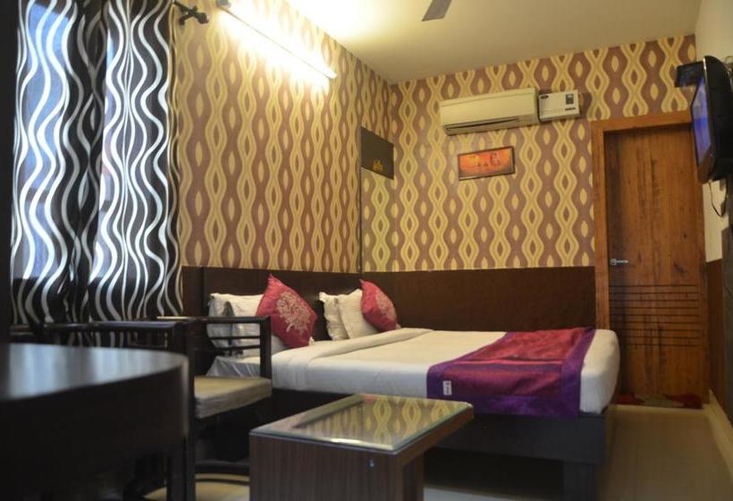 فندق Paras Residency