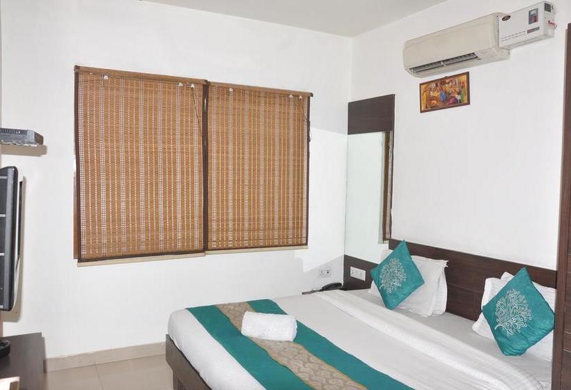 فندق Paras Residency