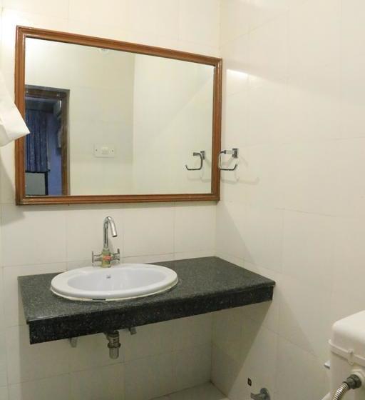 فندق Paras Residency