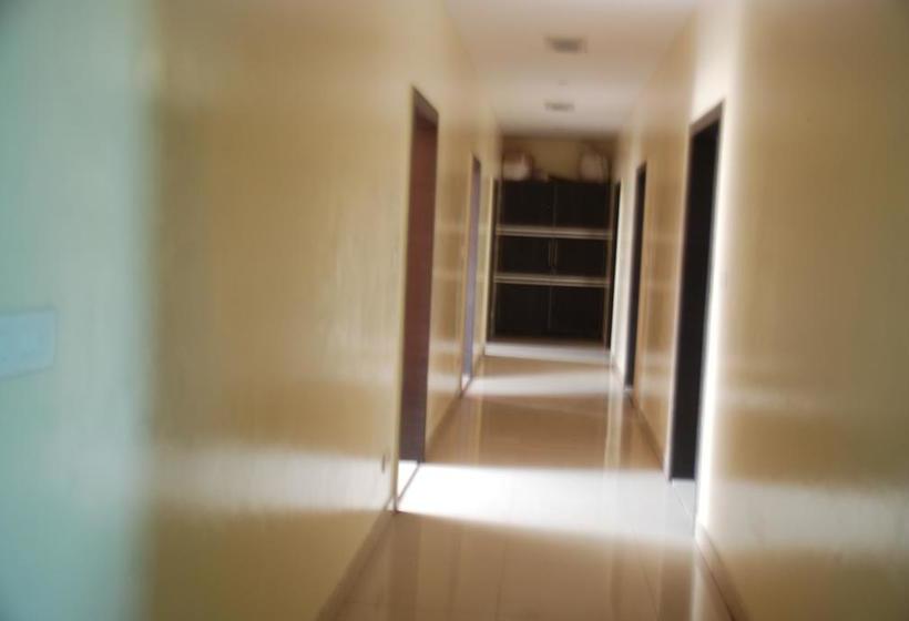 فندق Paras Residency