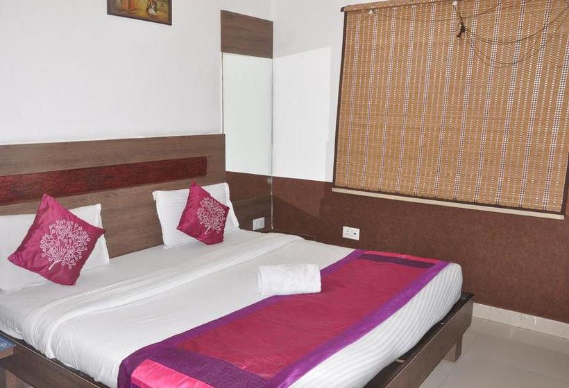 فندق Paras Residency