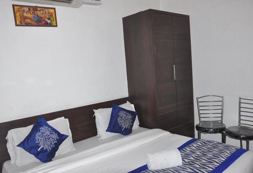 فندق Paras Residency