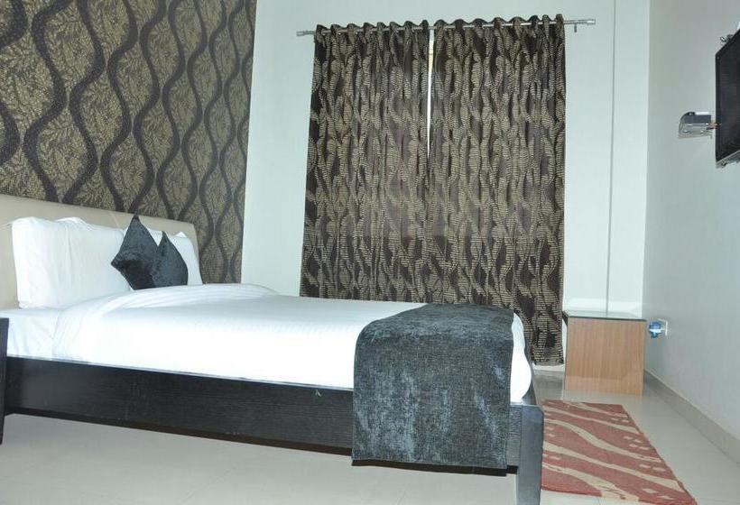 فندق Paras Residency