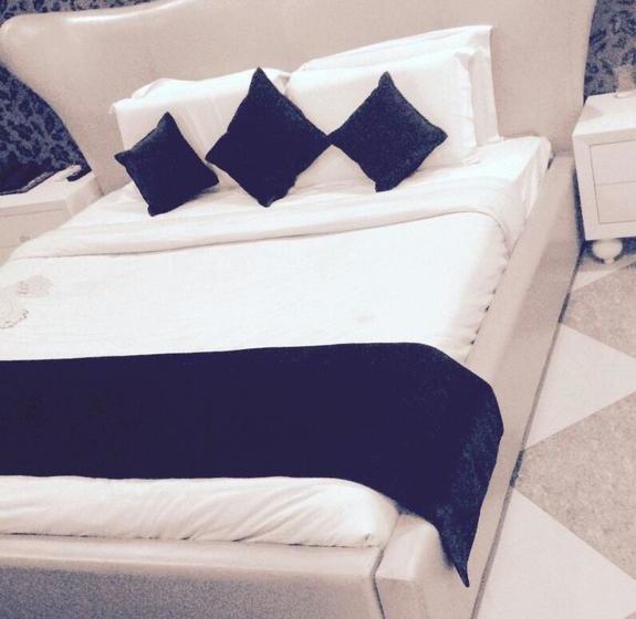 فندق Paras Residency