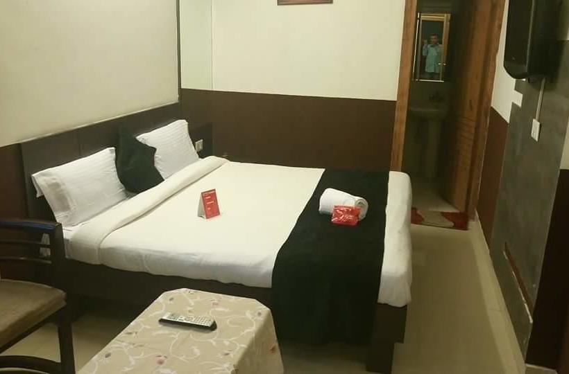 فندق Paras Residency