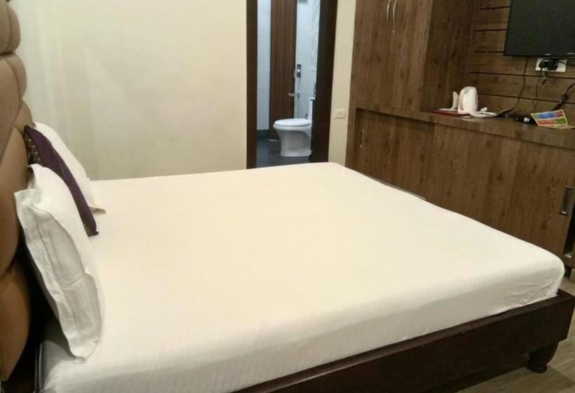 فندق Paras Residency