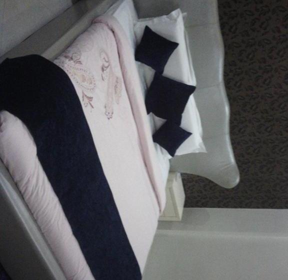 فندق Paras Residency