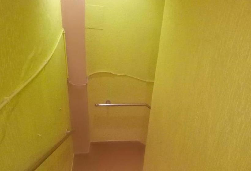 فندق Paras Residency