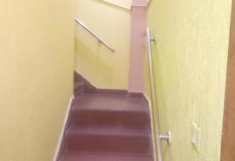 فندق Paras Residency