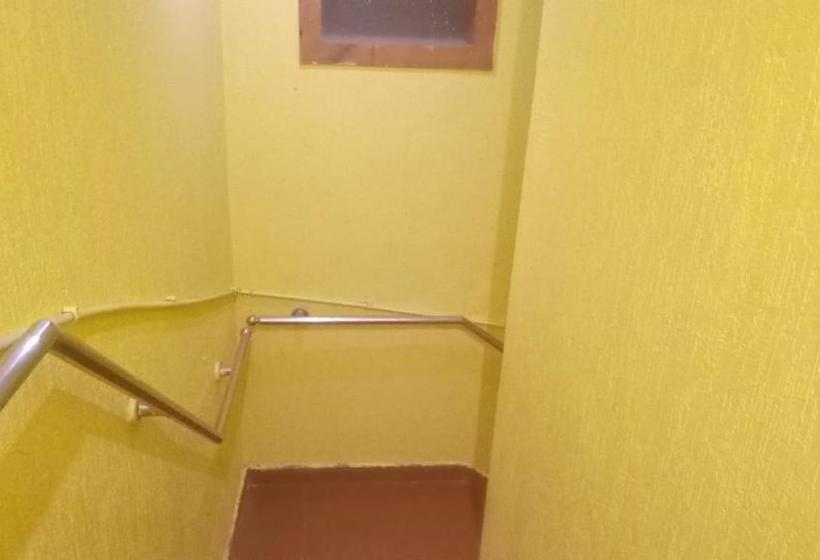 فندق Paras Residency