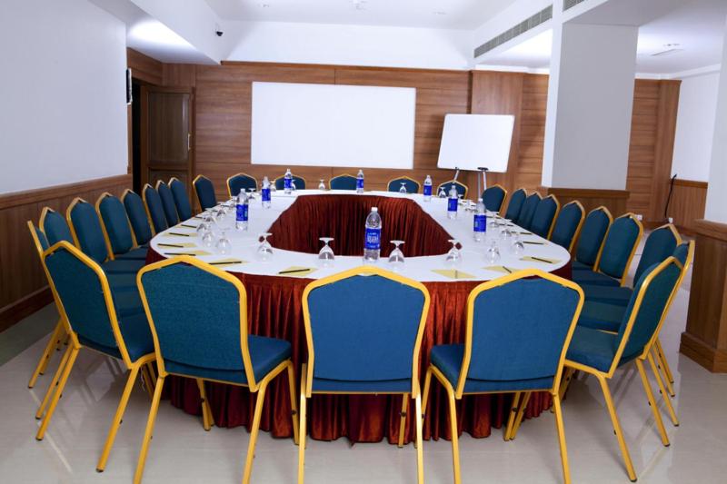 فندق Pooram International