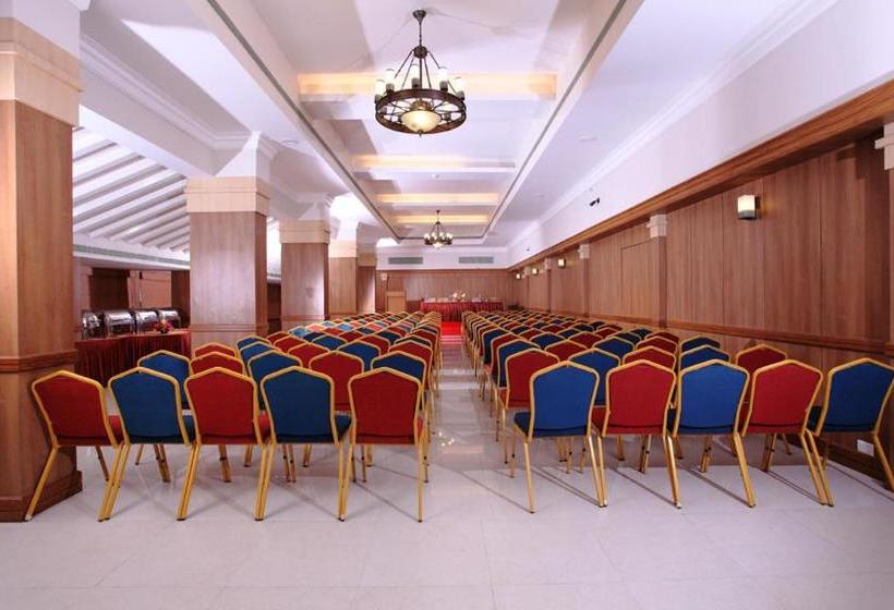 فندق Pooram International