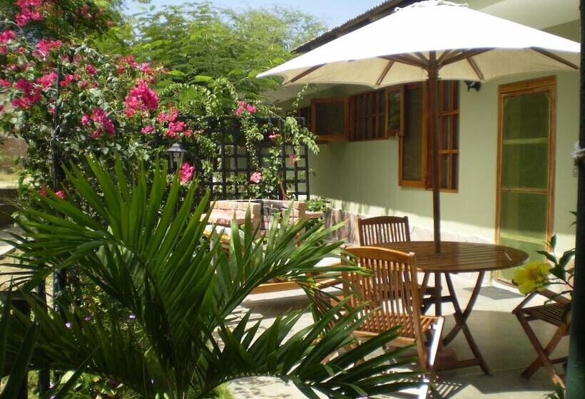 בית מלון כפרי Punta Sal Bungalows